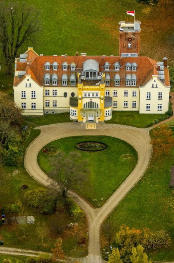 Schloss Lelkendorf Apartment Ulrichshusen Maisonette Fewo Mecklenburger Seenplatte Mit Dachterrasse Naehe Ostsee Luaran gambar